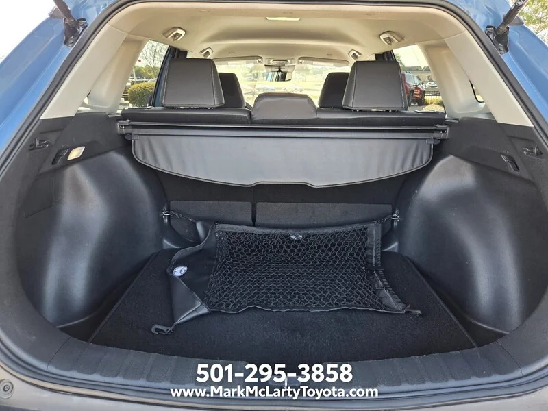 Used 2026 Blue TOYOTA XLE 2WD image 17
