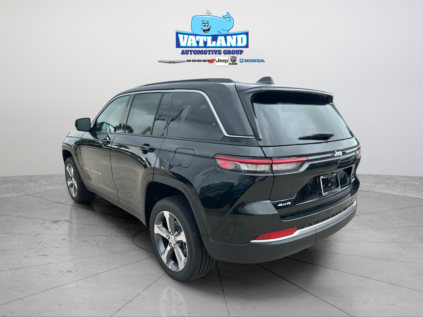 New 2026 Diamond Black Crystal Pearlcoat Jeep Limited image 3