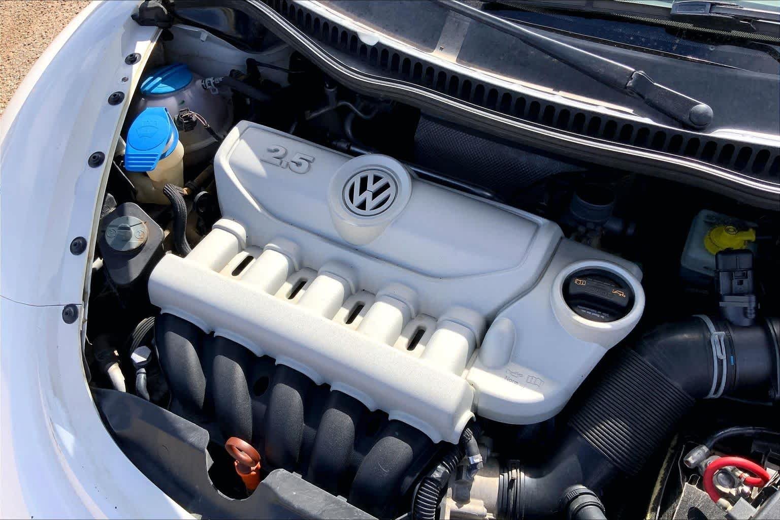 Used 2010 Candy White Volkswagen  image 30