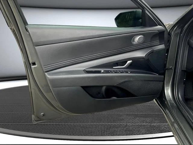 Used 2025 Gray Hyundai SEL Convenience image 21