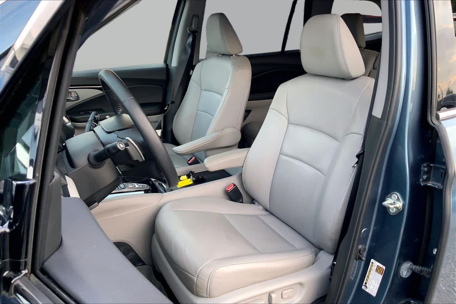 Used 2017 Steel Sapphire Metallic Honda Touring image 7