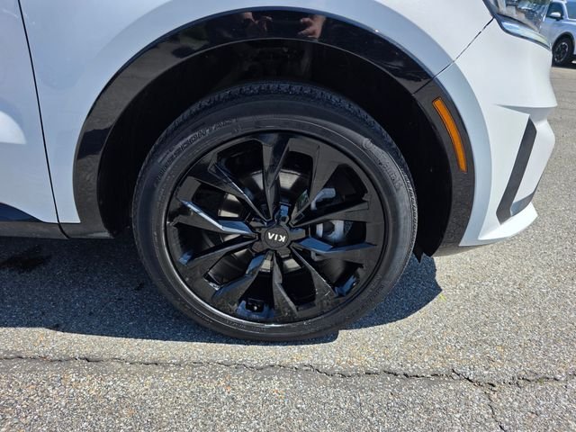 Used 2021 White Kia SX image 13