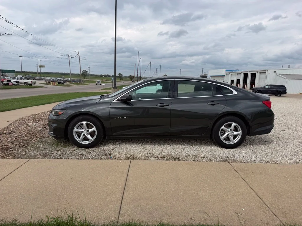 Used 2018 Chevrolet Malibu 1FL with VIN 1G1ZC5ST8JF100731 for sale in Hillsboro, KS