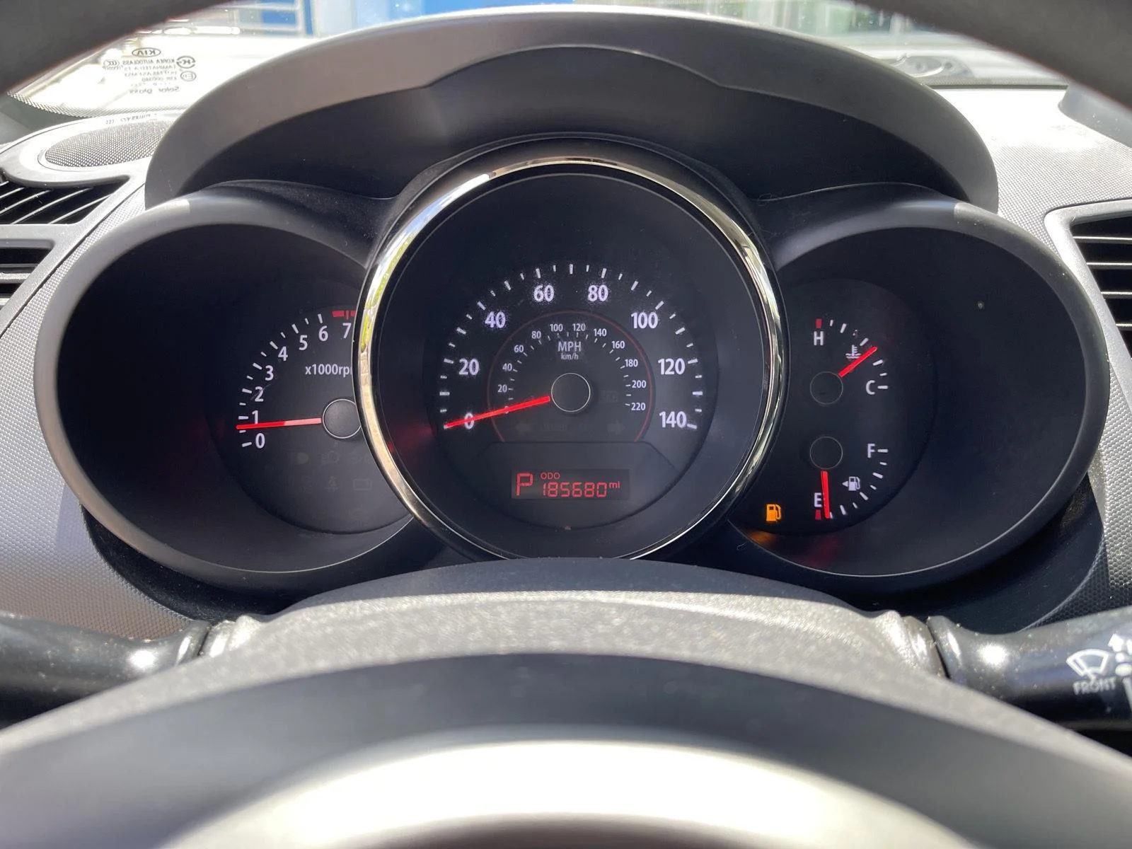 Used 2010 Clear White Kia + image 17