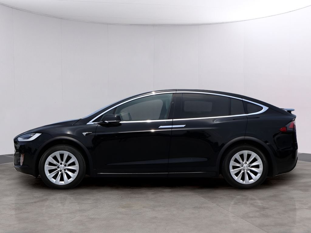 Used 2020 Solid Black Tesla Long Range image 4
