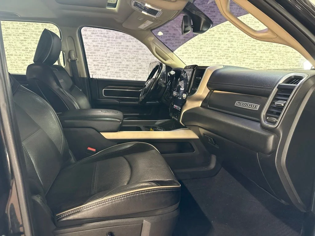 Used 2020 Diamond Black Crystal Pearlcoat Ram Laramie image 10
