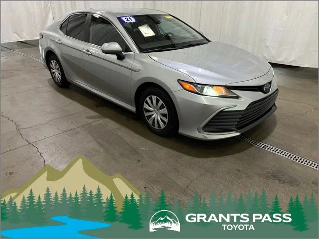 2021 Toyota Camry LE Hybrid's photo