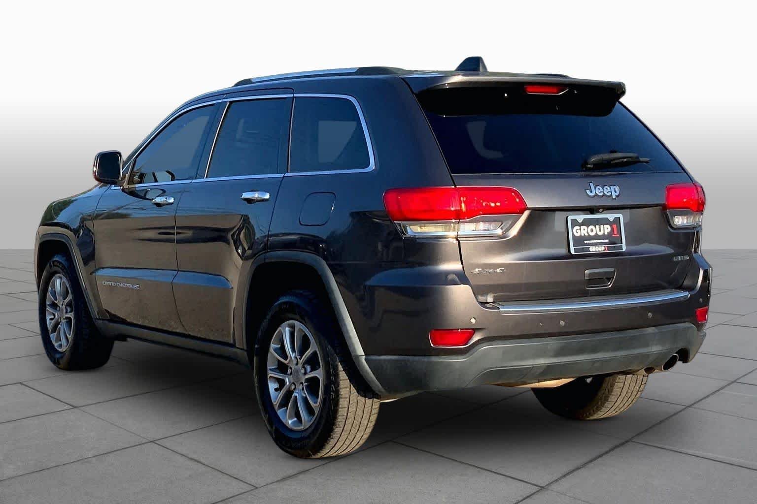 Used 2015 Granite Crystal Met. Clear Coat Jeep Limited image 12