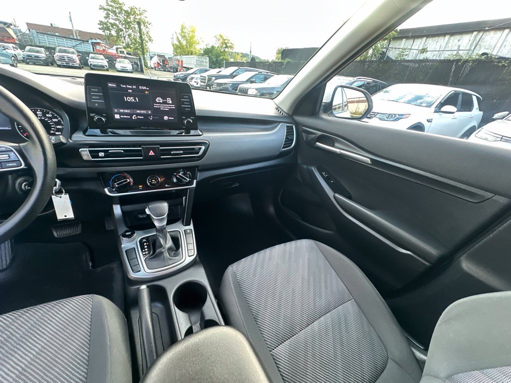 Used 2023 White Kia LX image 27