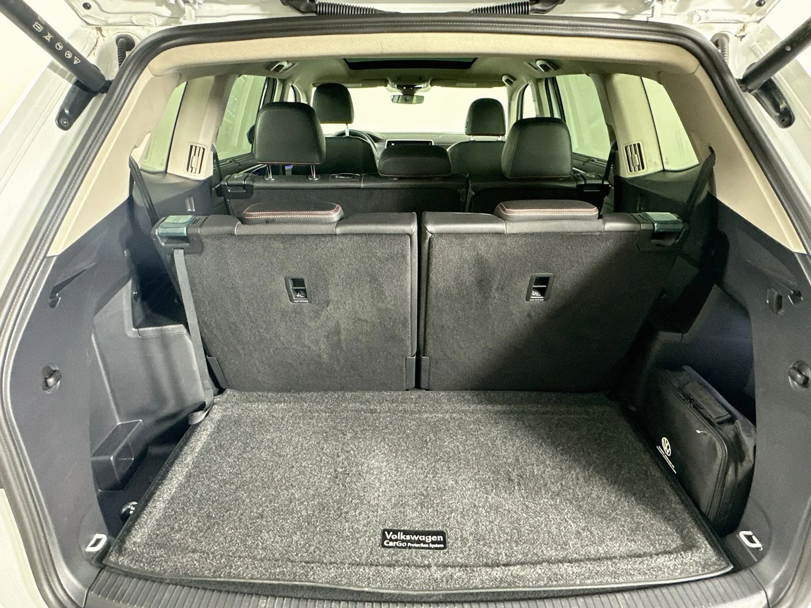 Used 2025  Volkswagen  image 39