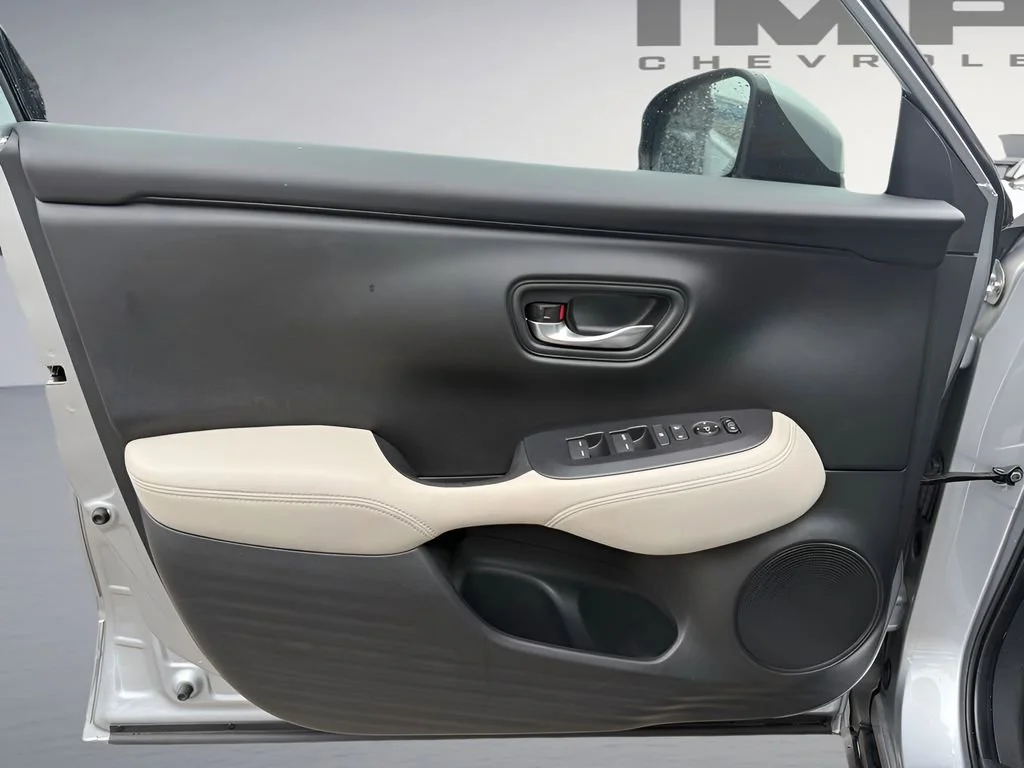 Used 2025 Silver Honda LX image 15