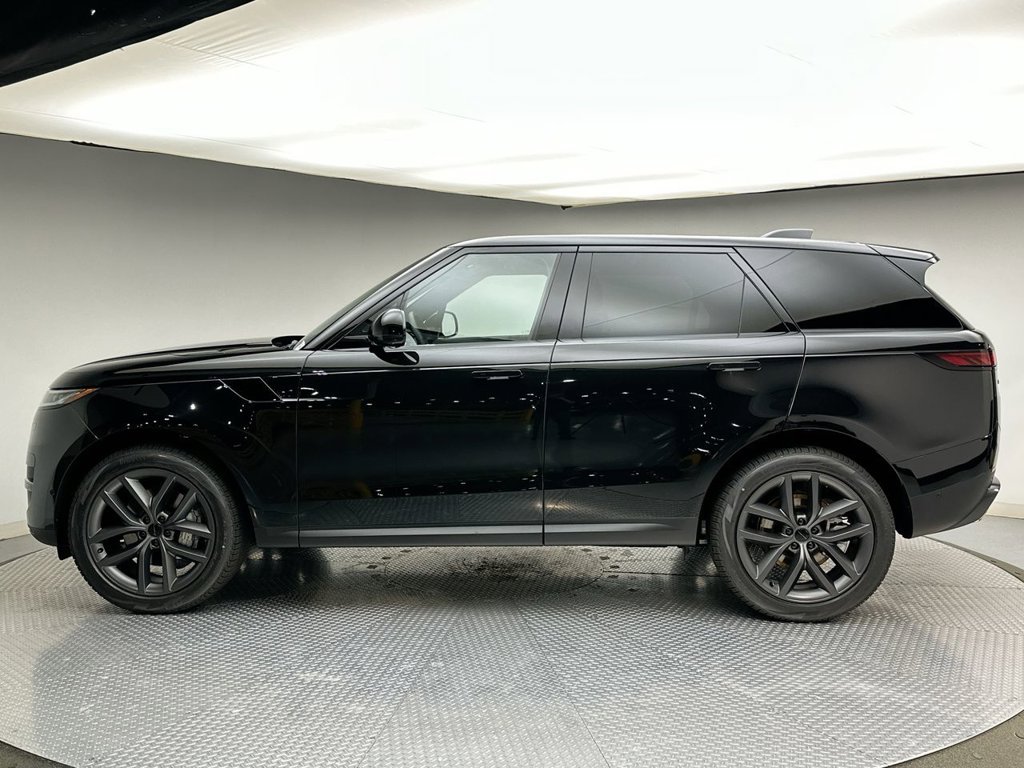 New 2027 Santorini Black Land Rover SE image 2
