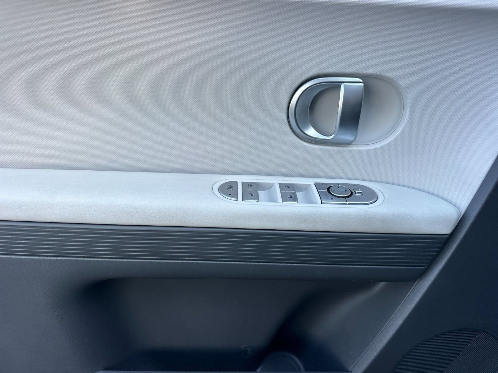Used 2024 Gray Hyundai SE image 10
