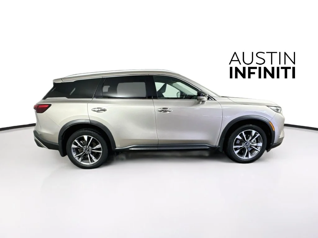 Certified Used 2023 Titanium INFINITI LUXE image 11