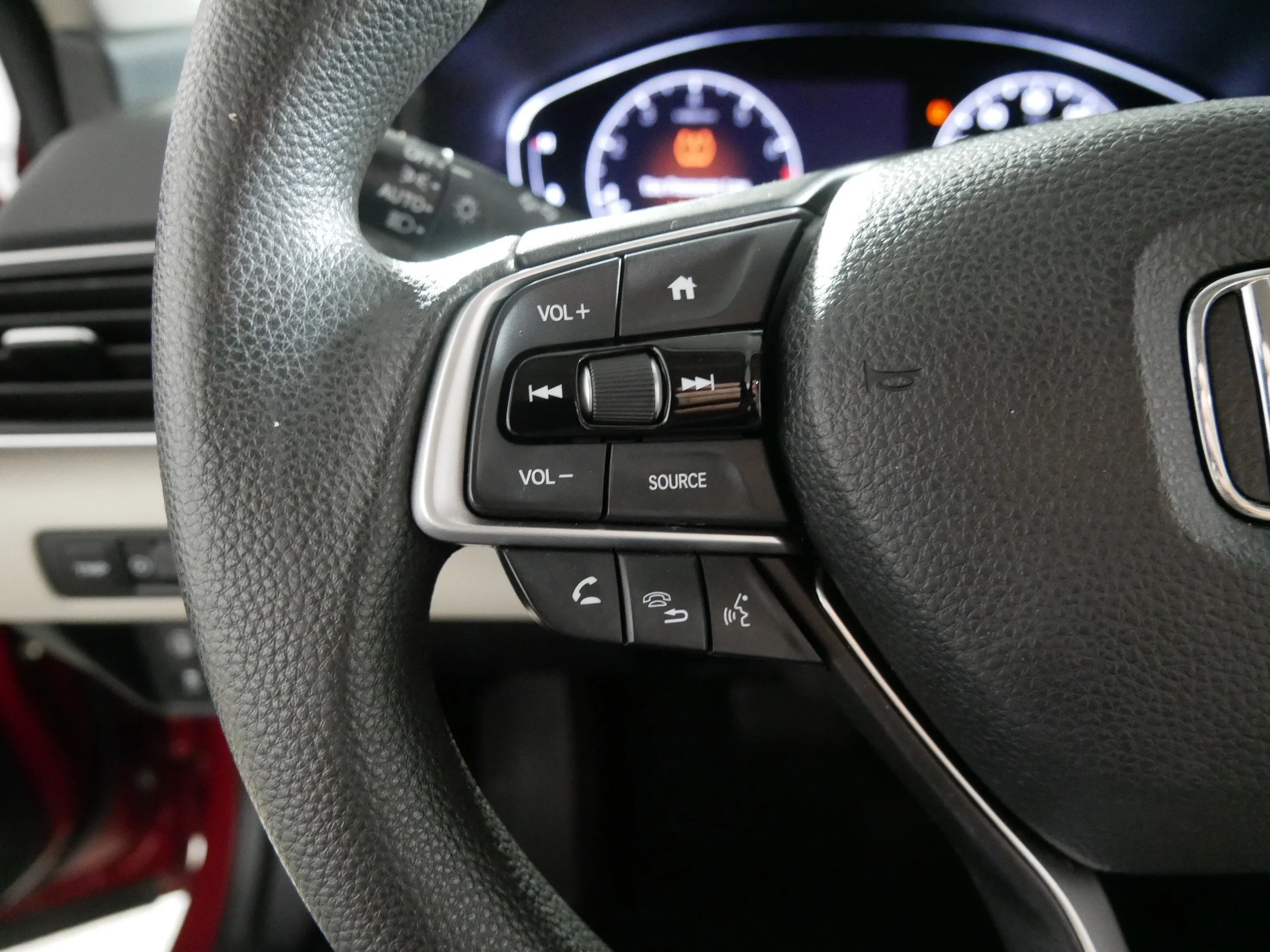 Used 2018 Radiant Red Metallic Honda LX 1.5T image 27