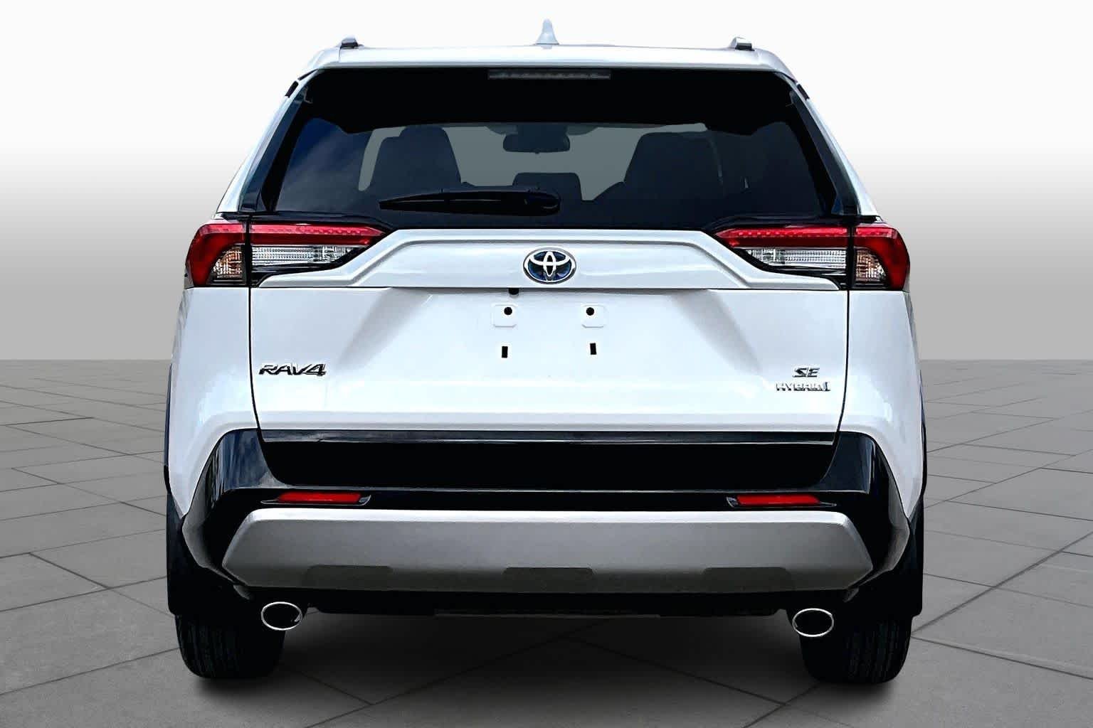 Used 2023 Wind Chill Pearl Toyota Hybrid SE image 5