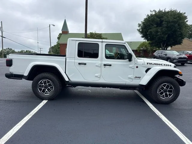 New 2026 Bright White Clear-Coat Exterior Paint Jeep Rubicon image 8