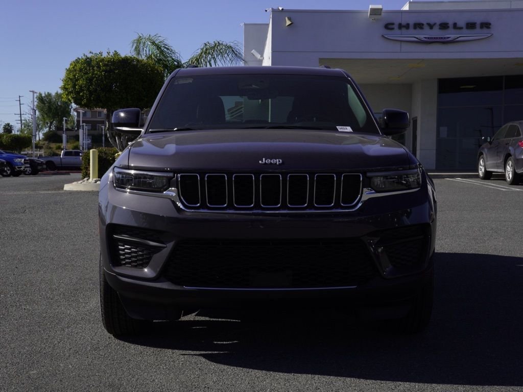 New 2026 Baltic Gray Metallic Clear-Coat Exterior Paint Jeep Laredo X image 8