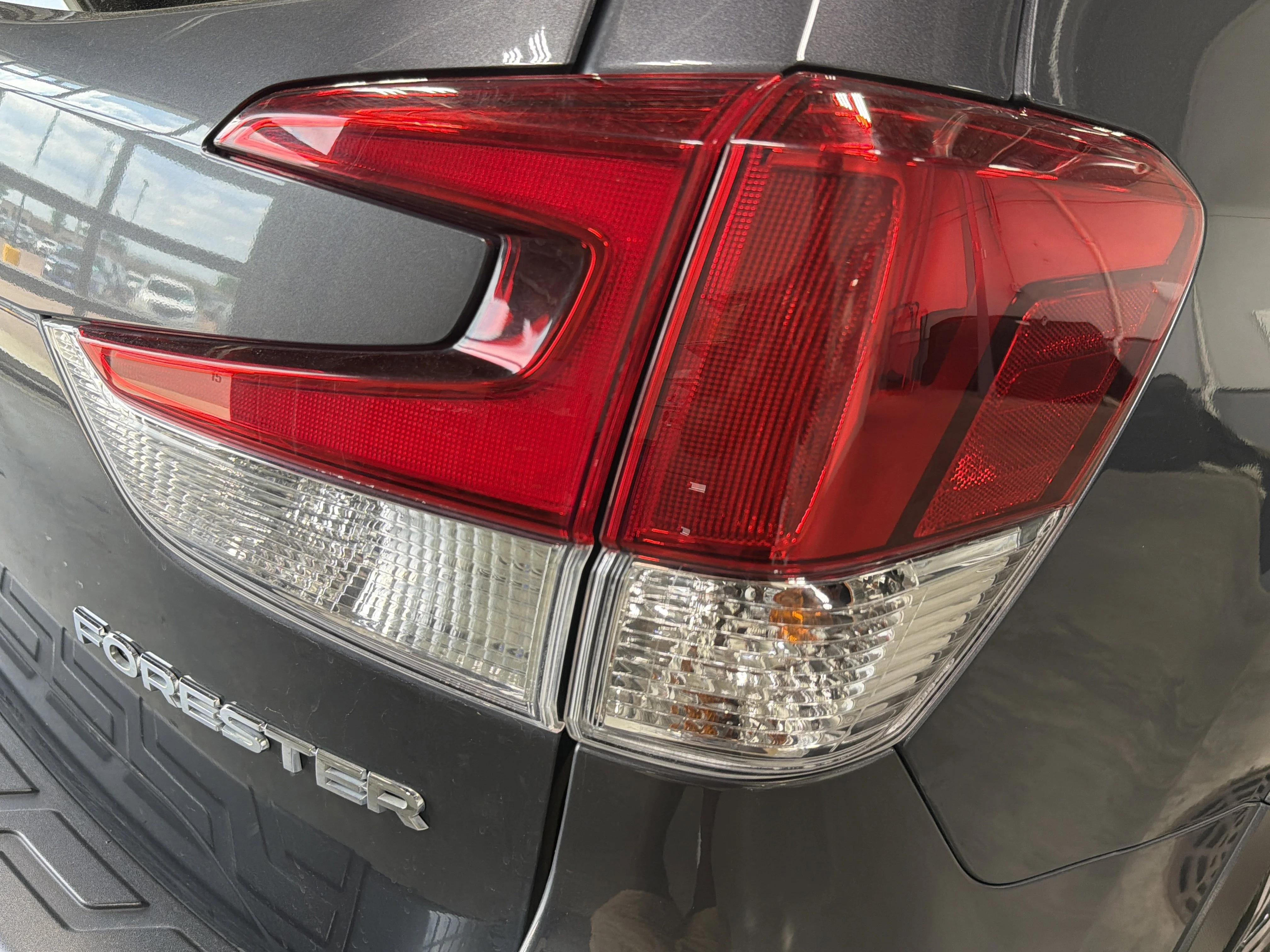 Used 2021 Magnetite Gray Metallic Subaru Limited image 17