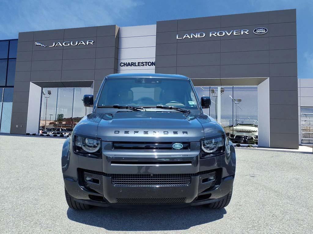 Certified Used 2025 Carpathian Grey Premium Metallic Land Rover X-Dynamic SE image 8