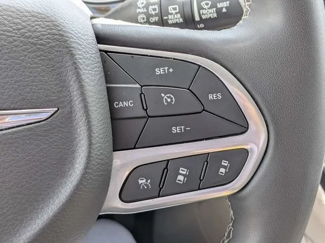 Used 2023 Gray Chrysler Limited image 28