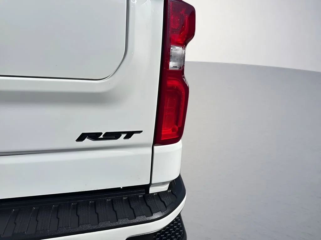 Used 2022 Summit White Chevrolet RST image 34