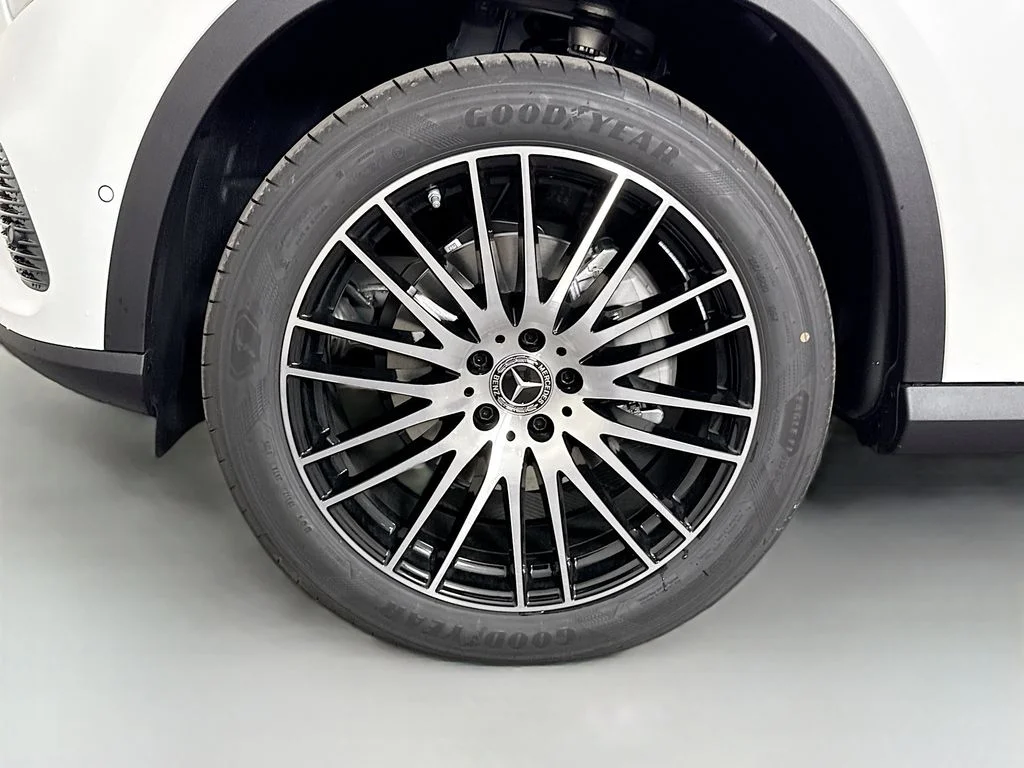 New 2026 White Mercedes-Benz GLC 300 image 32