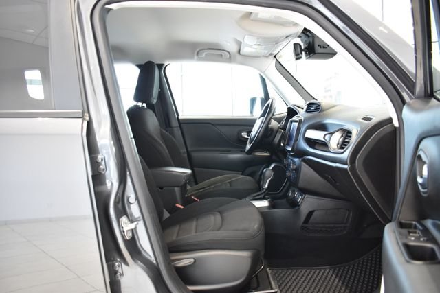 Used 2022 Gray Jeep Latitude image 13
