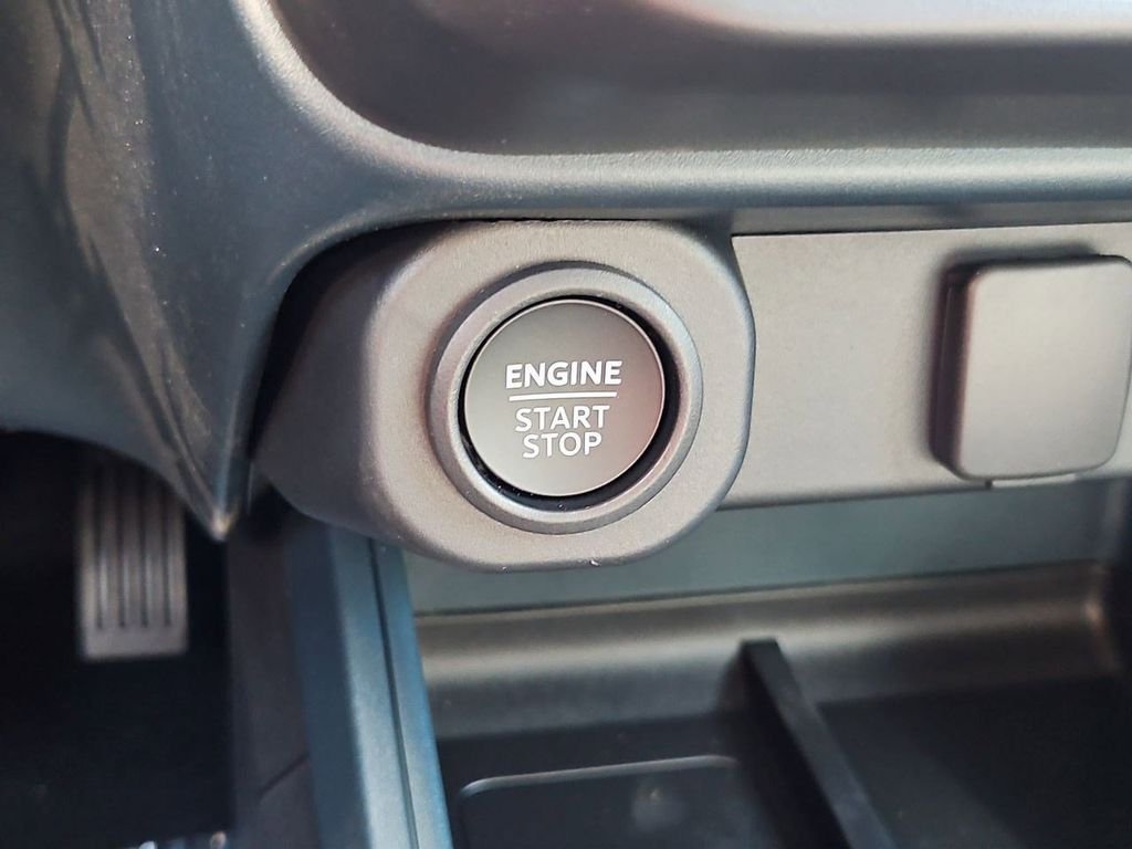 New 2025 Space White Metallic Ford XLT image 49