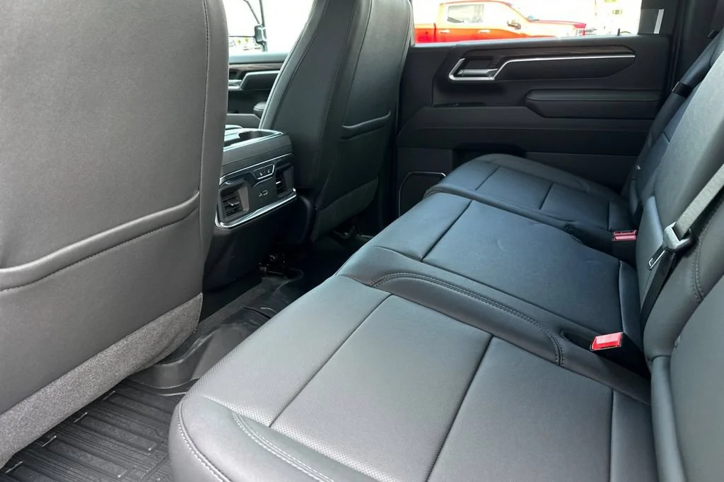 2025 GMC Sierra 2500HD SLT - Photo 9