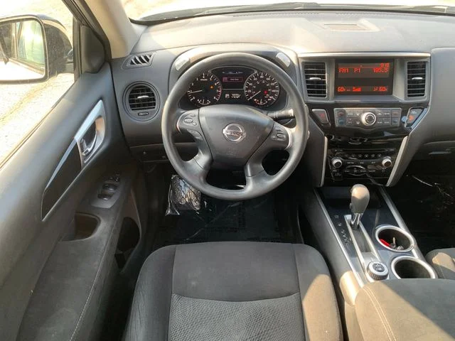 Used 2015 White Nissan S image 16