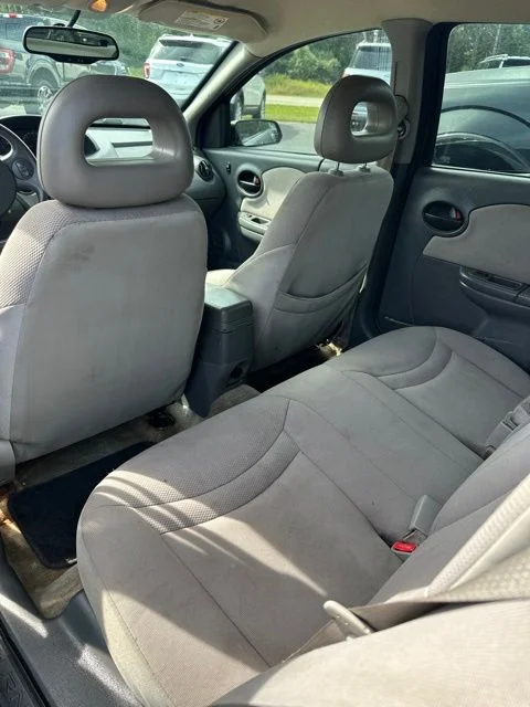 Used 2004 Silver Saturn 2 image 11