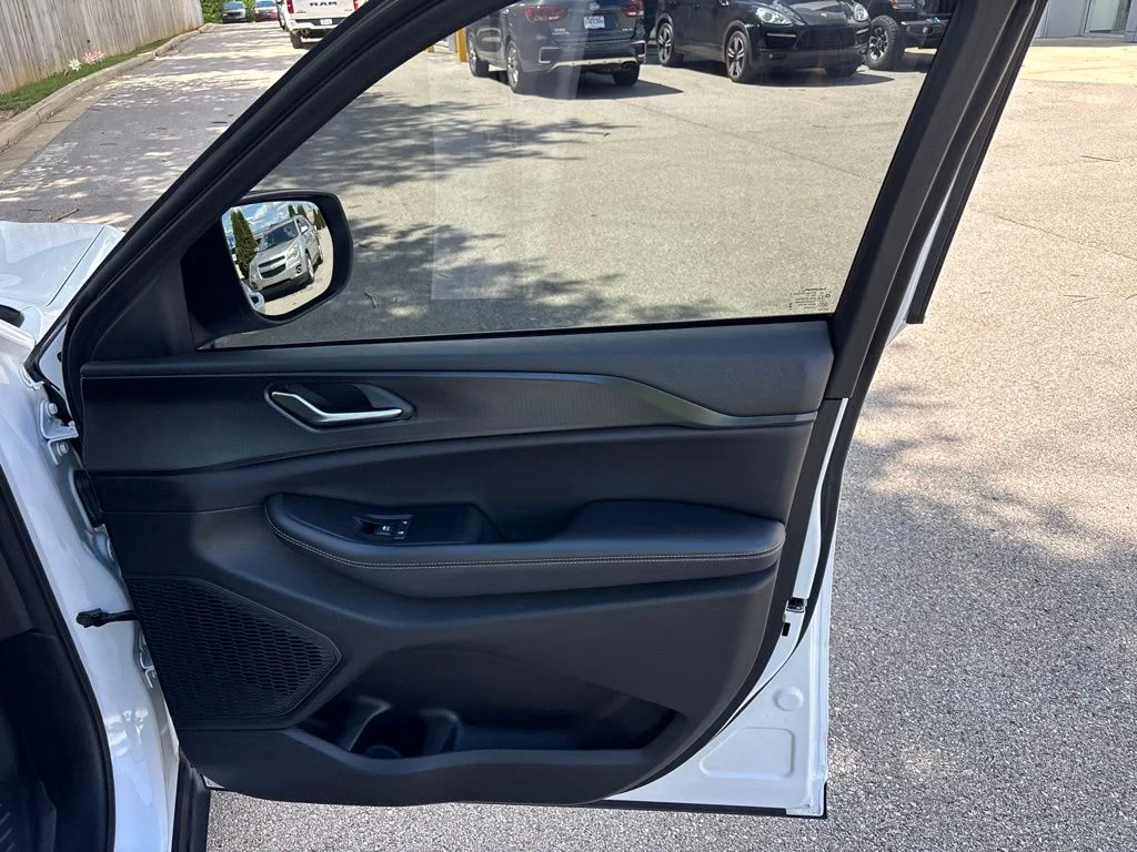Used 2023 Bright White Clearcoat Jeep Laredo image 40
