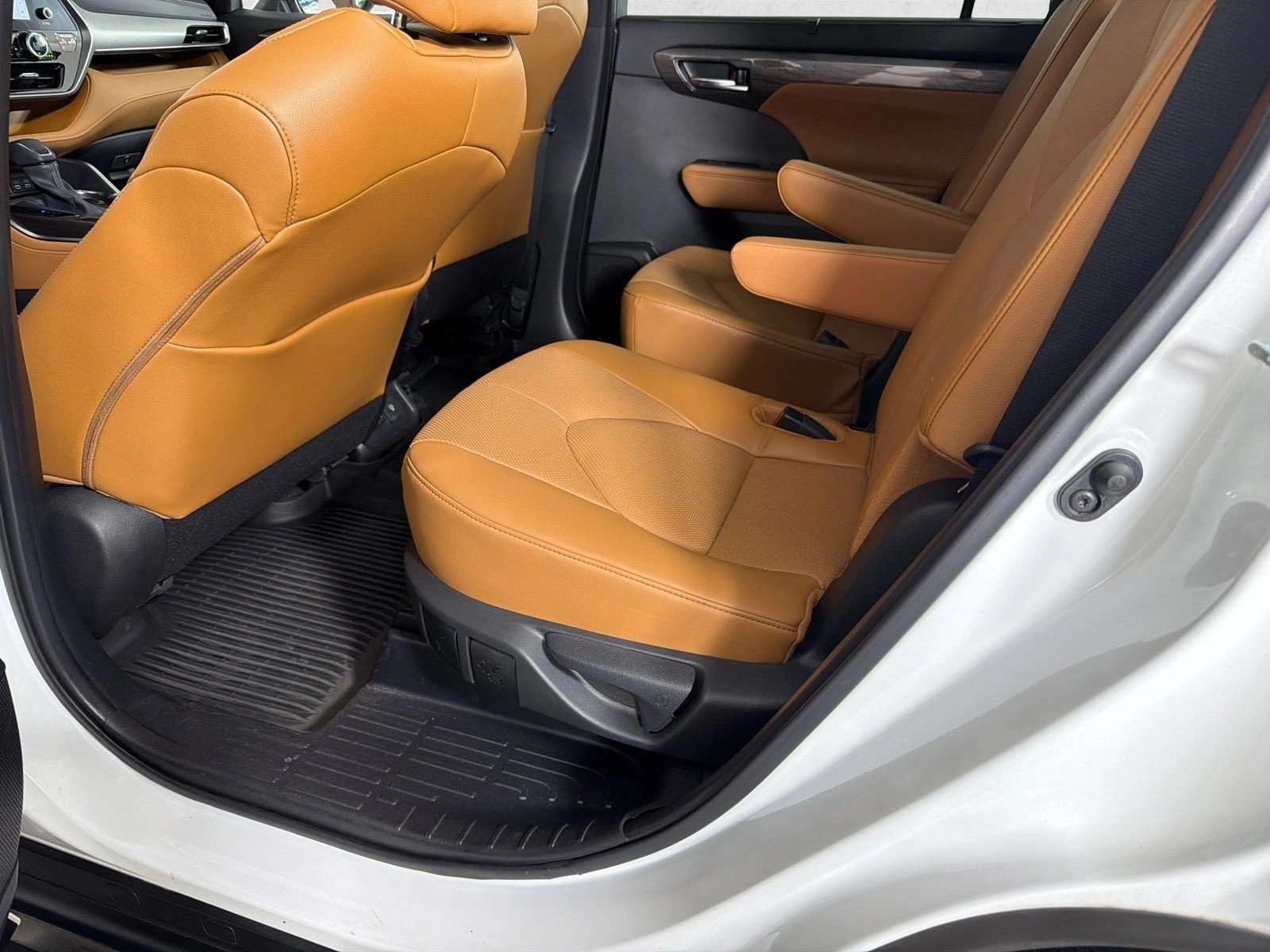 Used 2024 Wind Chill Pearl Toyota Platinum image 23