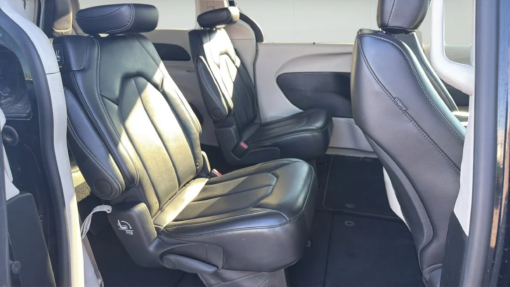 Used 2024 Black Chrysler Touring L image 12