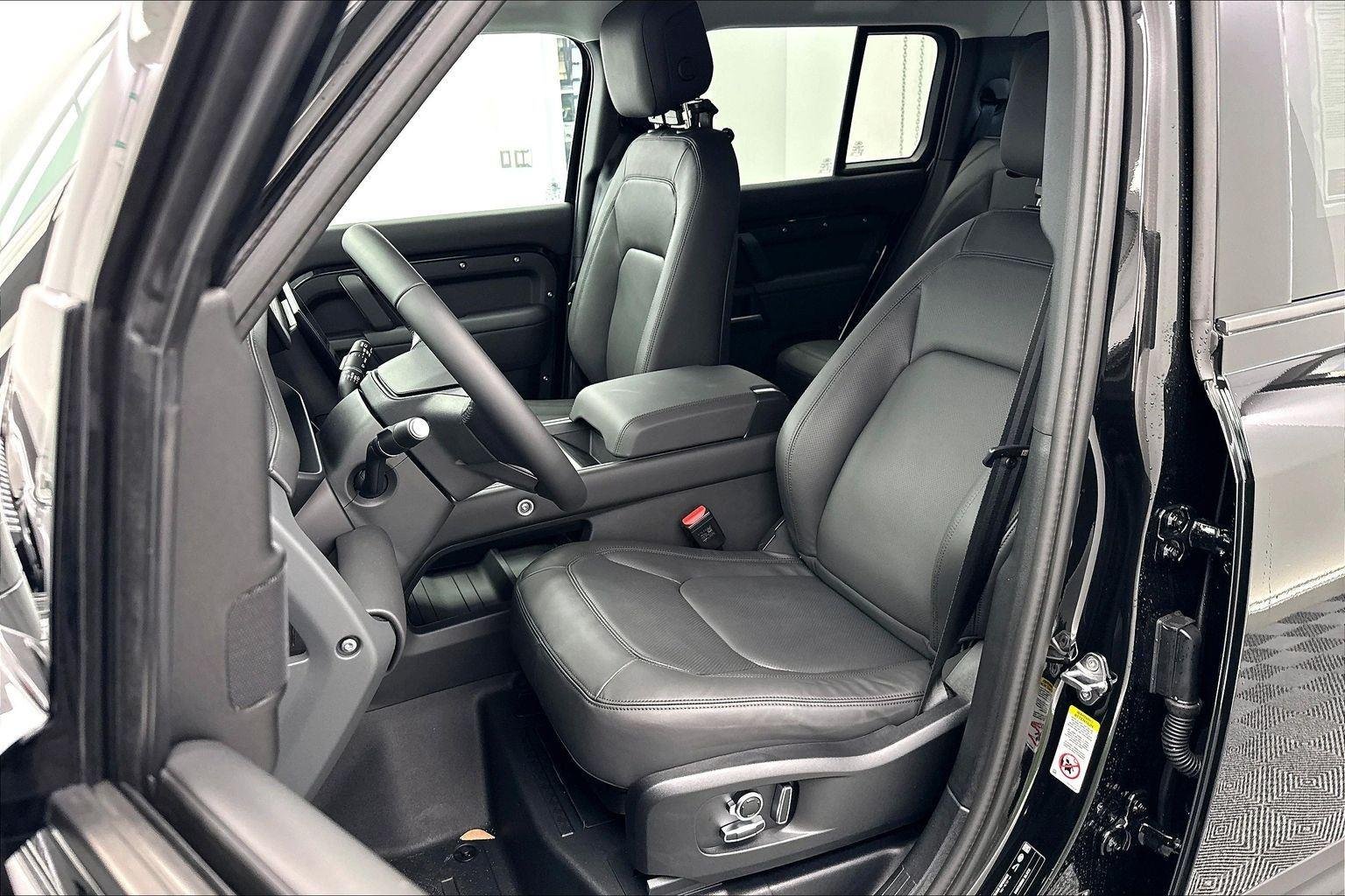 New 2026 Santorini Black Metallic Land Rover S image 27