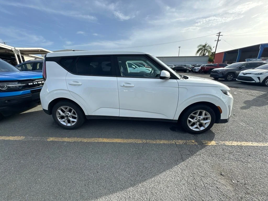 Used 2024 White Kia S image 4