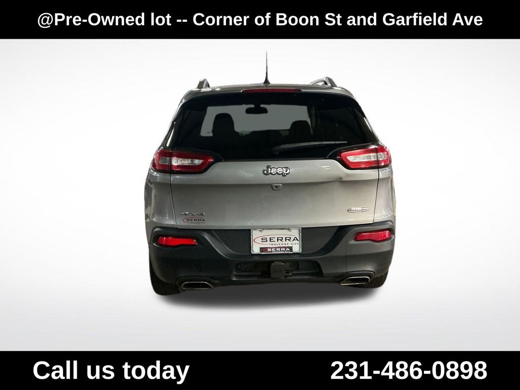Used 2016 Silver Jeep Latitude image 4