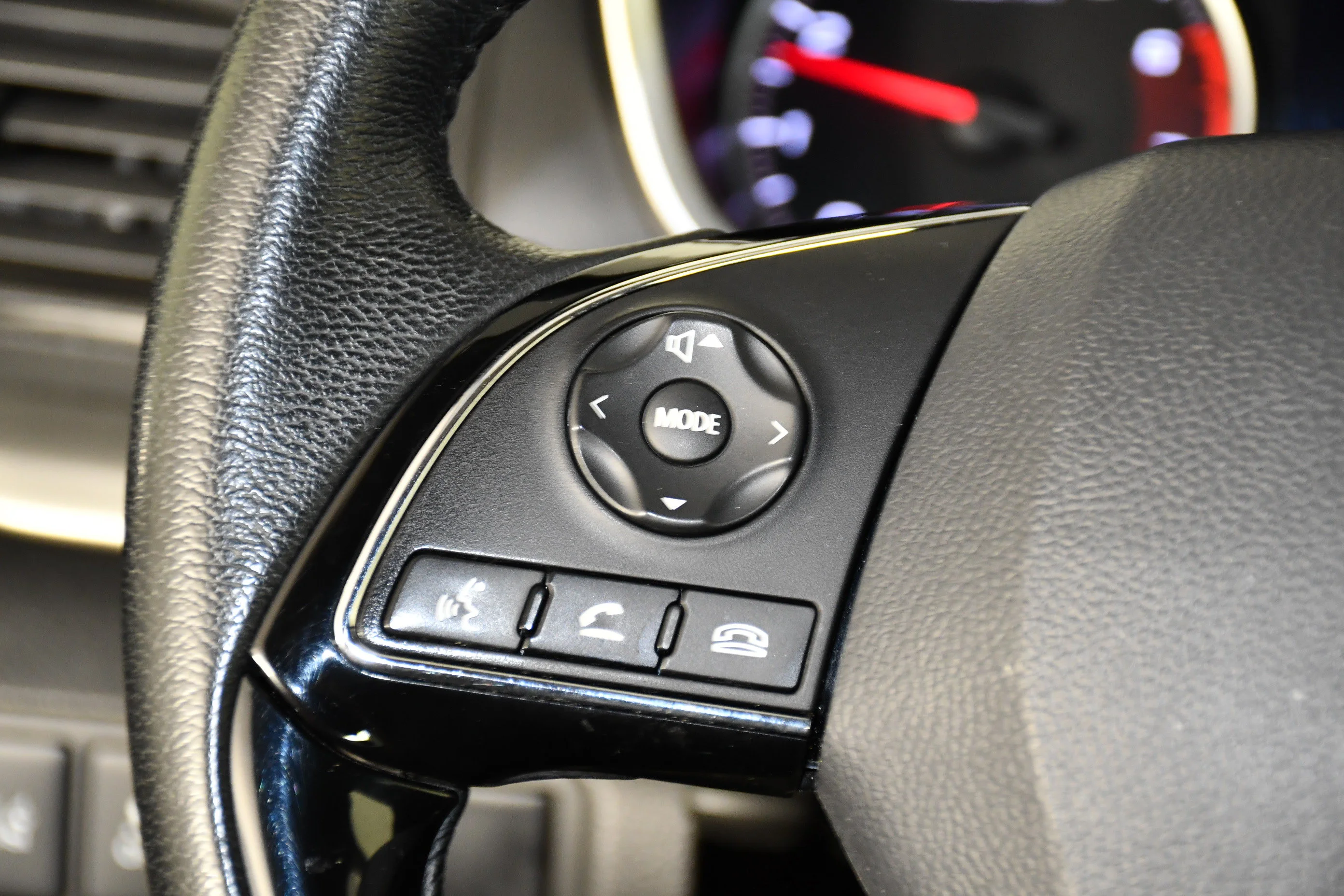Certified Used 2025 Black Mitsubishi SE image 20