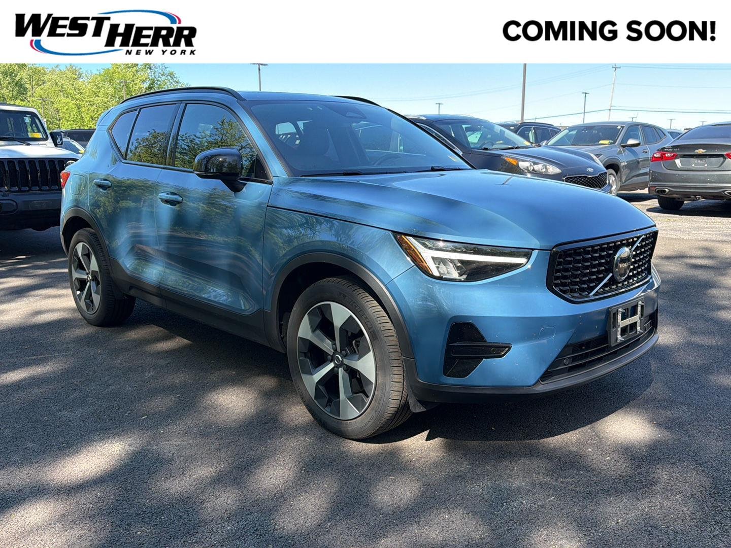2024 Volvo XC40 B5 Core Dark AWD's photo