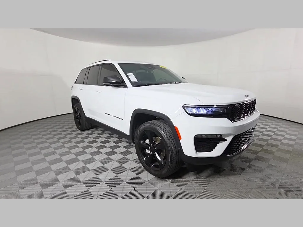 Used 2025 Bright White Clearcoat Jeep Limited image 34