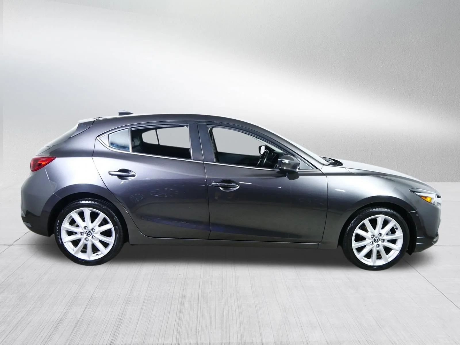 Used 2017 Machine Gray Metallic Mazda Grand Touring image 8