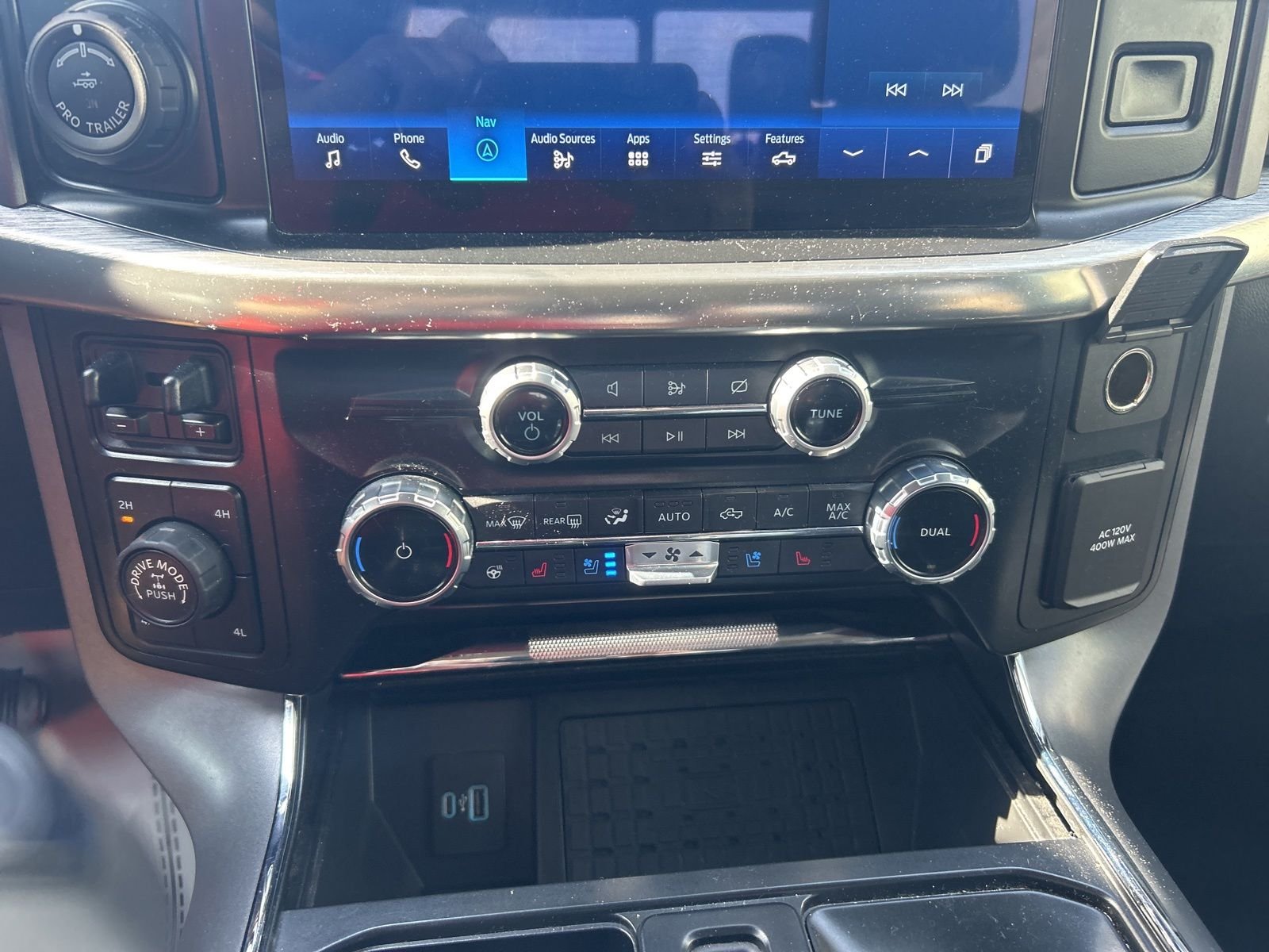 Used 2023  Ford Lariat image 21