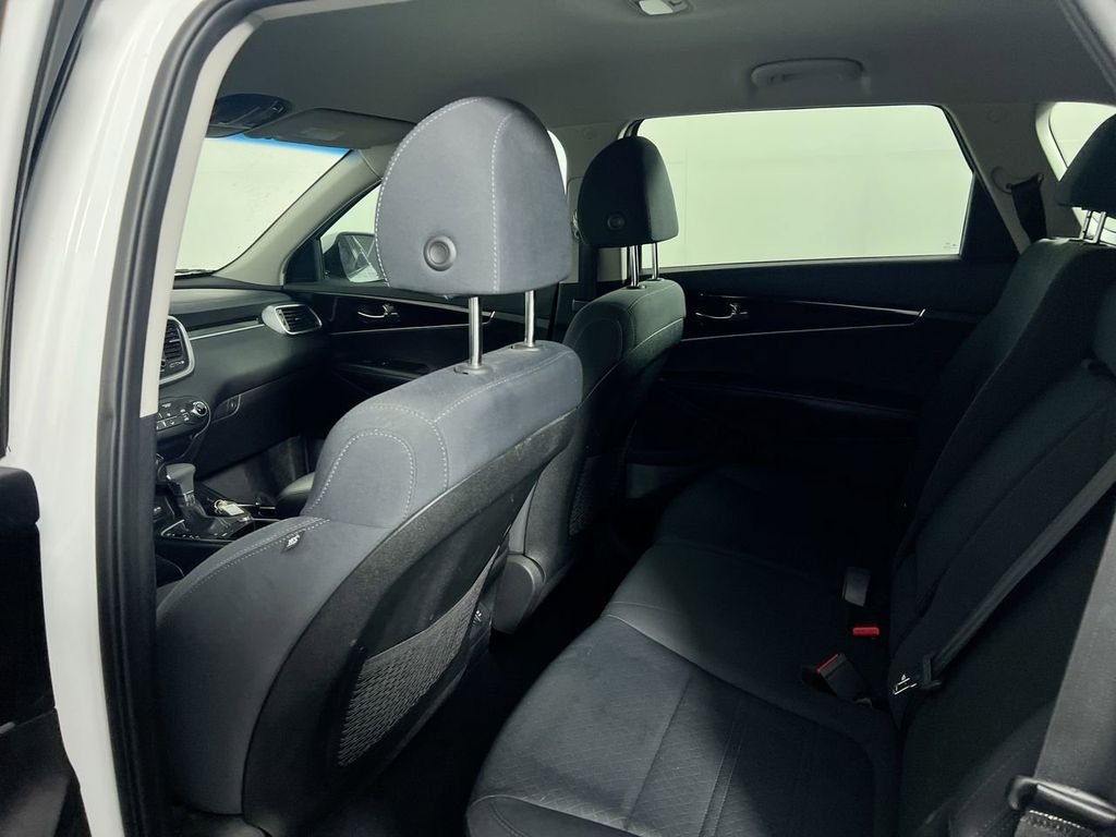 Used 2019 White Kia LX image 26