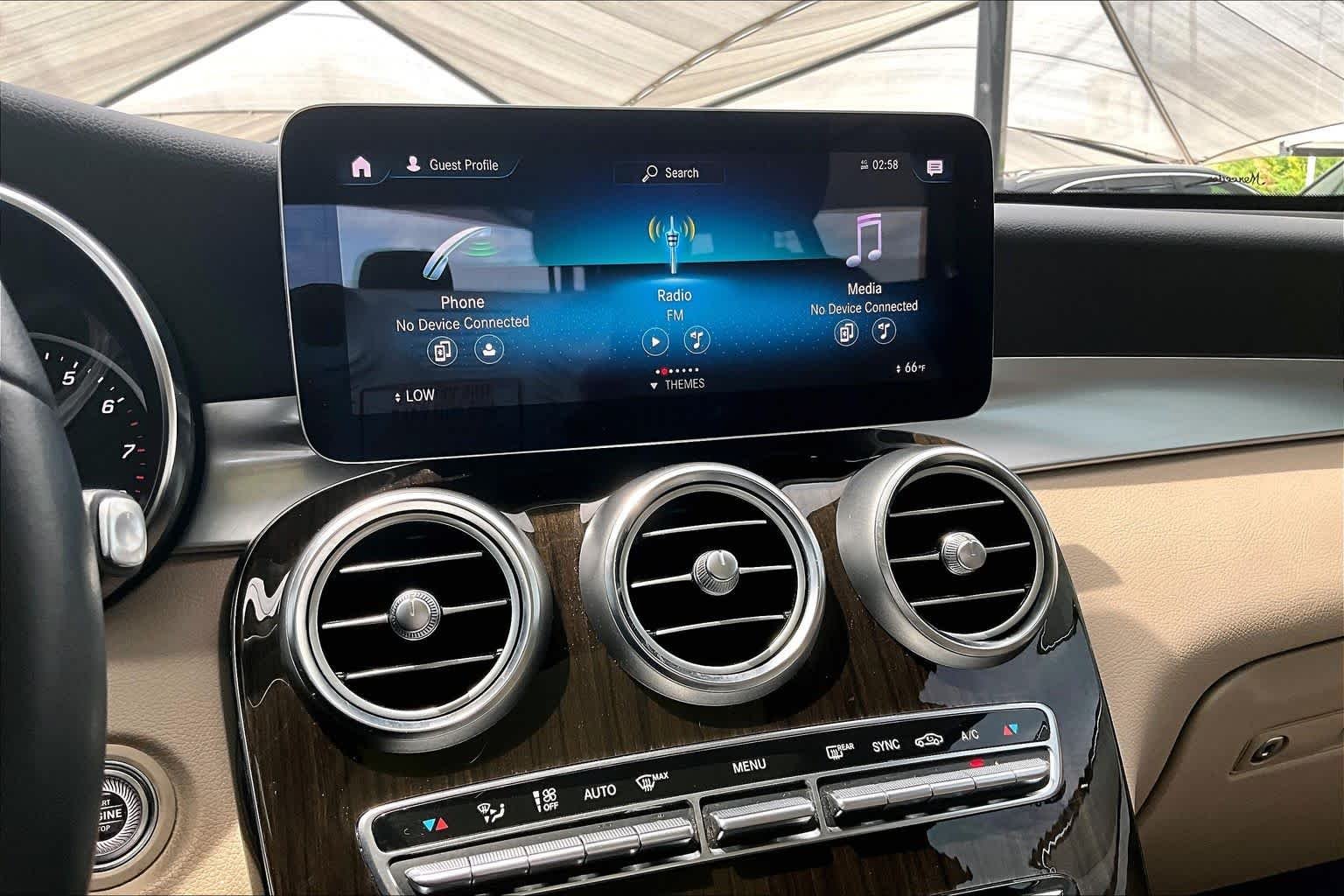 Used 2020 Selenite Grey Metallic Mercedes-Benz GLC 300 image 35
