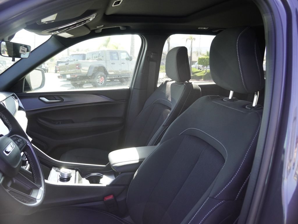 New 2026 Baltic Gray Metallic Clear-Coat Exterior Paint Jeep Laredo X image 19