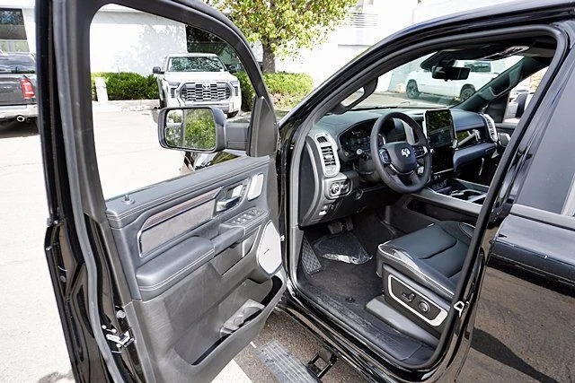 New 2026 Diamond Black Crystal Pearl-Coat Exterior Paint RAM Laramie image 45