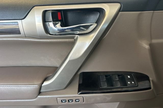 Used 2017  Lexus 460 image 12