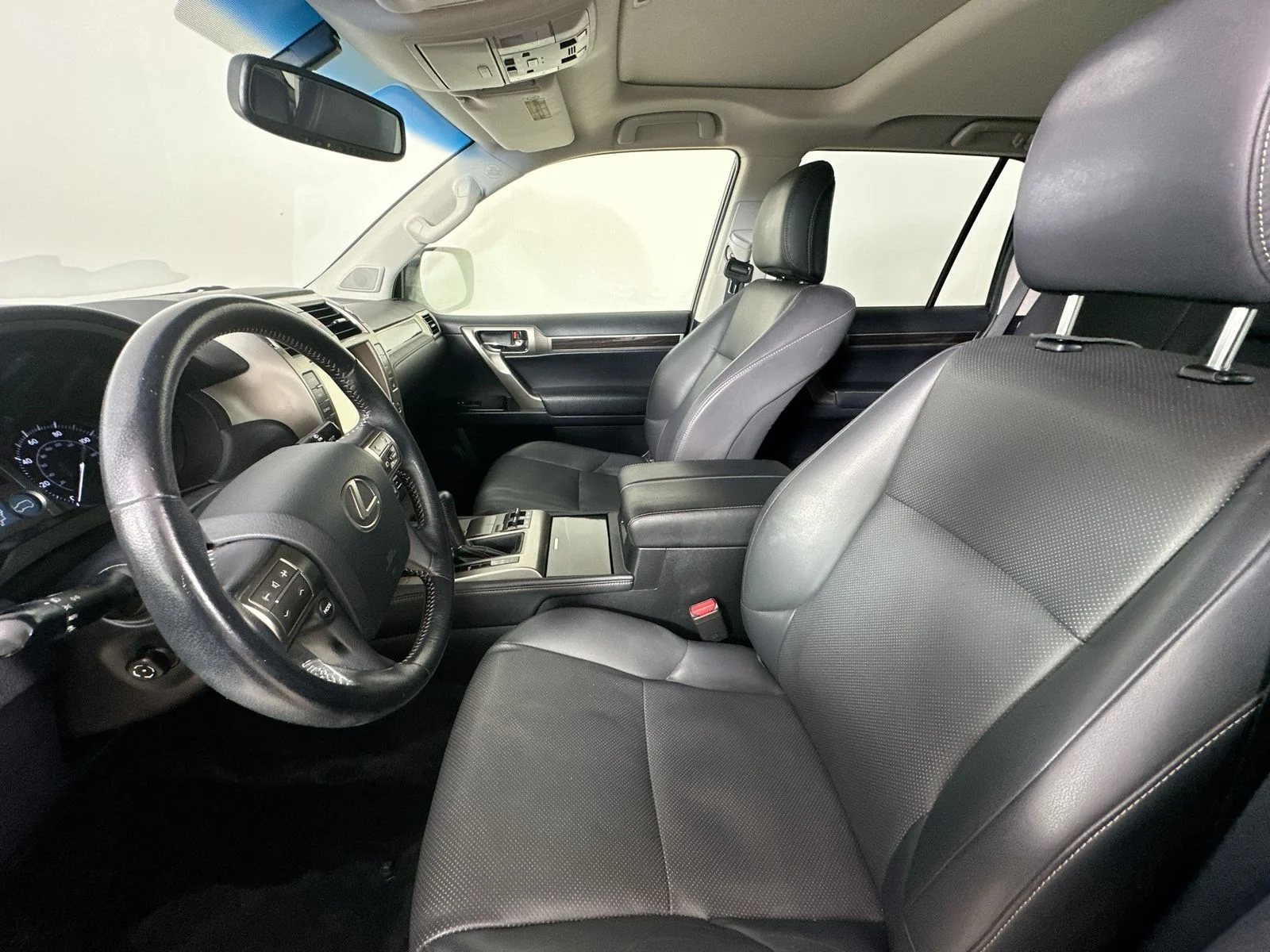 Used 2014 Black Lexus  image 33