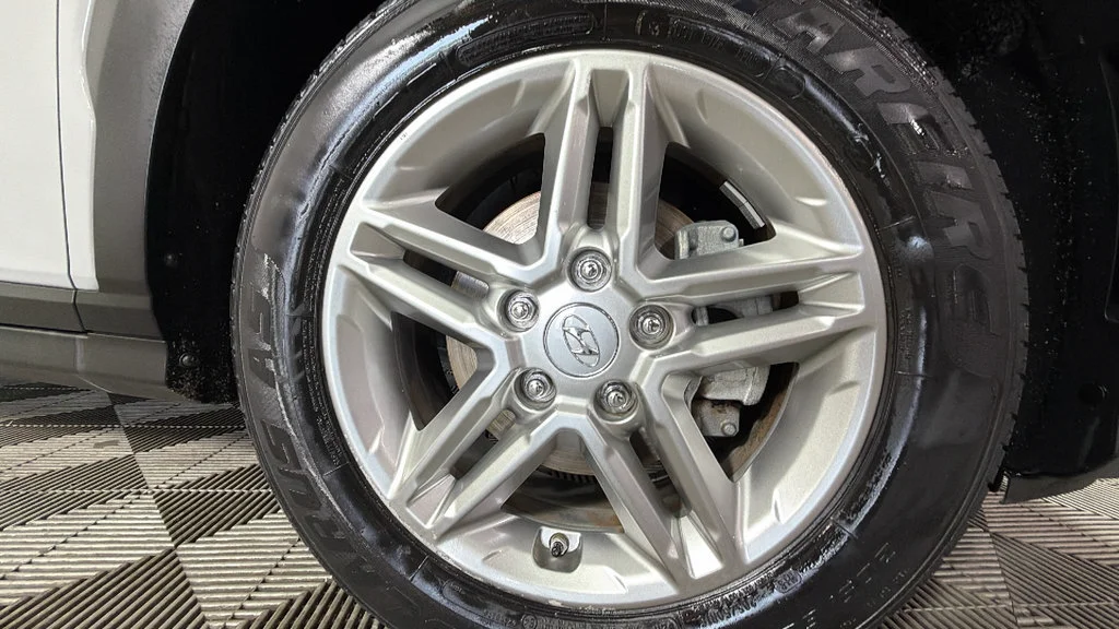 Used 2022 Silver Hyundai SE image 35